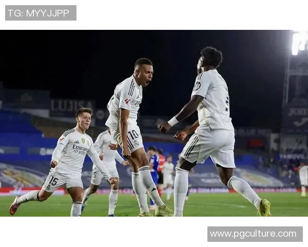 皇马豪取近十一场十胜再现火力自十八年以来首次七连场双球 皇马豪取近十一场十胜再现火力自十八年以来首次七连场双球